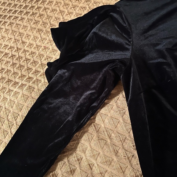 Black velvet top - Picture 2 of 3